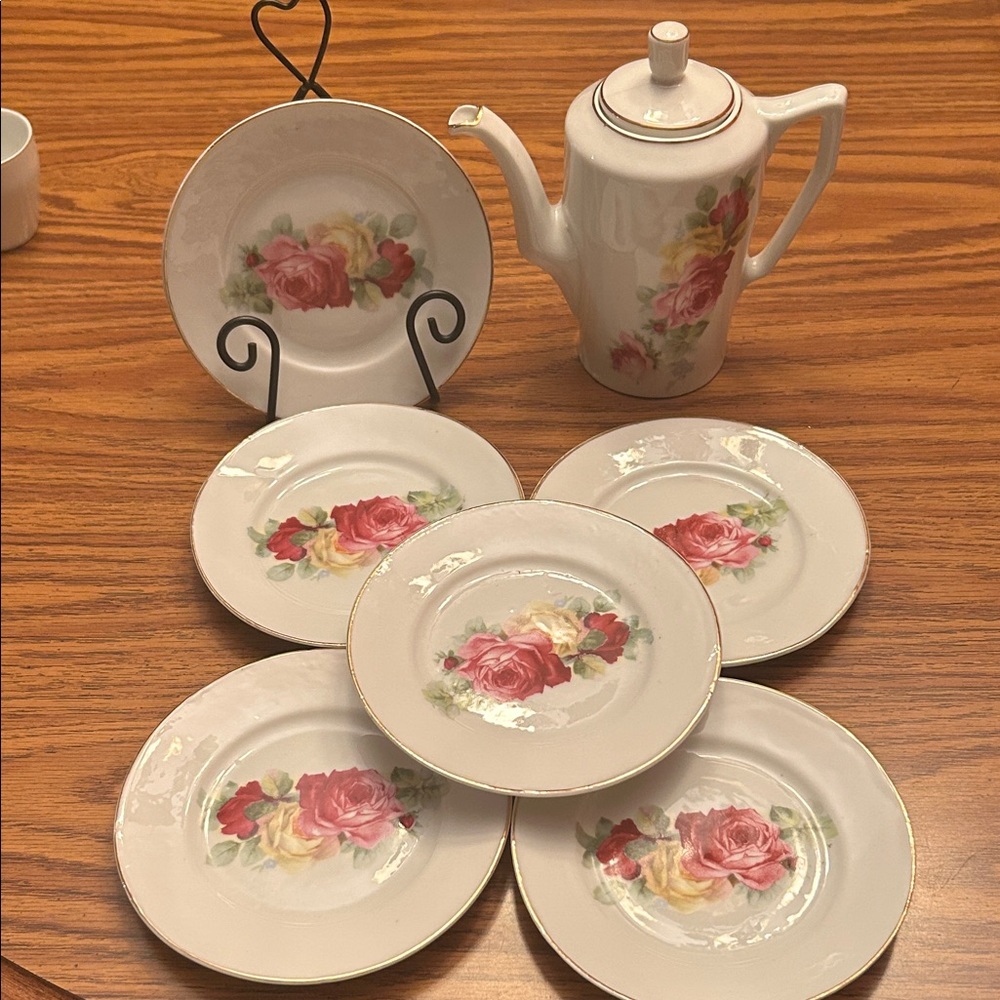 Miniature China Teapot and 6 dessert plates made in Germany